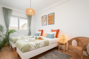 Host Wise - Spacious Modern Flat w Balcony